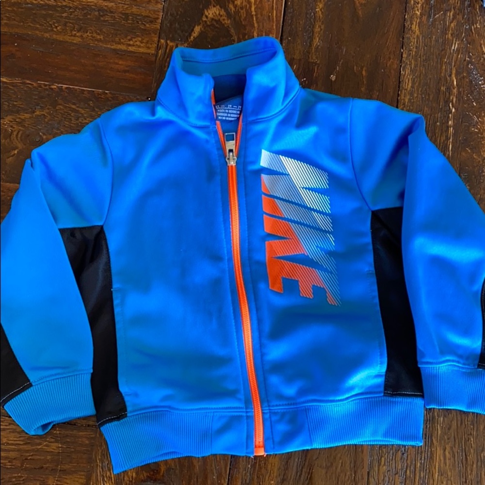 2T boy blue Nike sweater